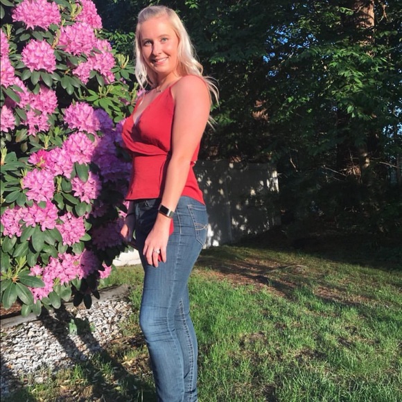 ABOUT ME 🖤 - Victoria - Instagram: _toritucker ⭐️ - Picture 4 of 11